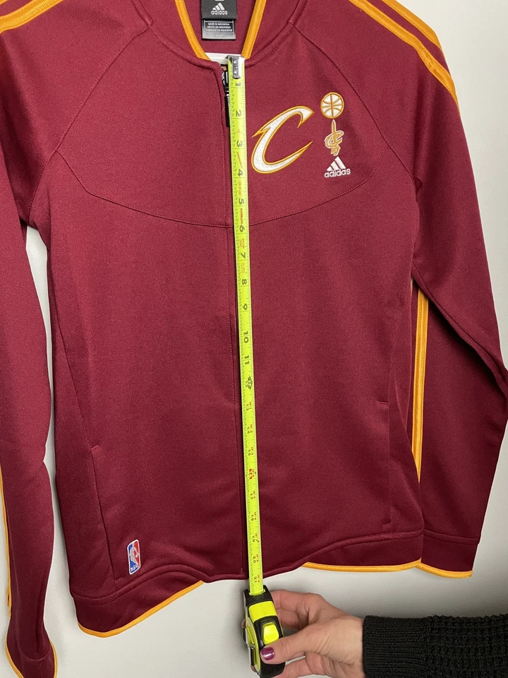 Chaqueta Cleveland Cavaliers NBA Championship On-Court cremallera completa para mujer talla pequeña” Foto 3 de 4