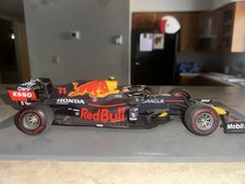 Spark Red Bull F1 Rb16b Honda Ra620h Team Red Bull Racing N 11 Winner Azerbaijan Gp 2021 Sergio Perez With Pit Board 1:18 18S583
