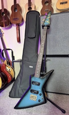 Aria Pro II ZZB Deluxe Explorer Style Bassgitarre mit Gigbag 1983