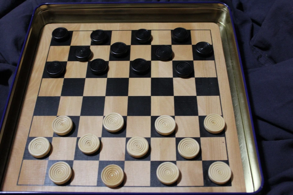Checkers by Fundex with solid wood board and pieces - Image 3 of 3