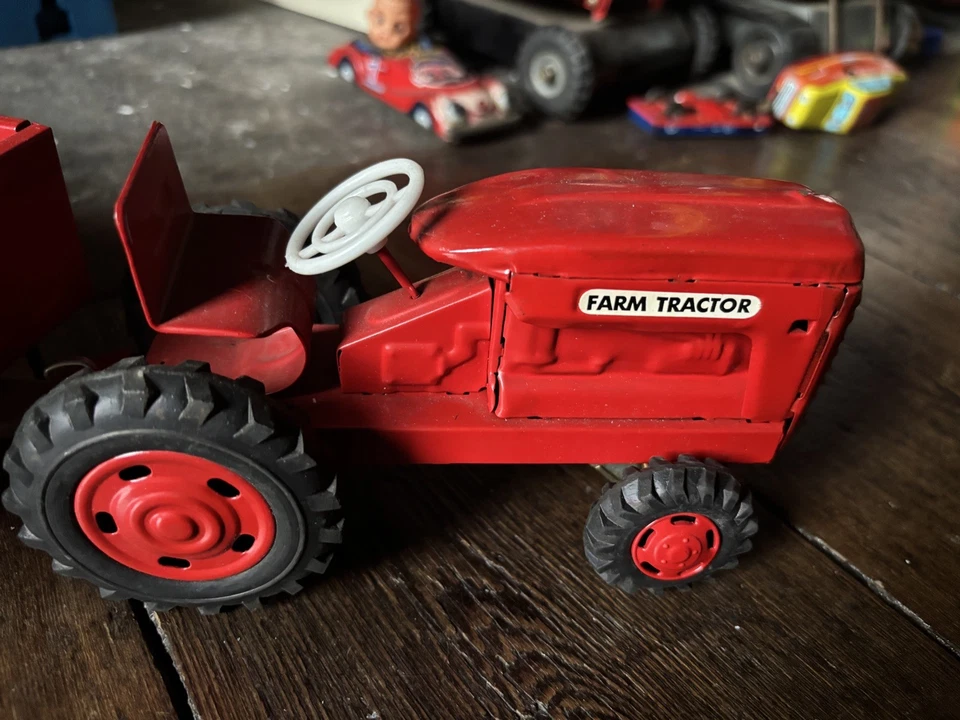 Vintage KYOEI 1960's Tin Toy Farm Tractor with cargo trailer made in japan - Image 4 of 4