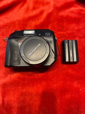 Olympus CAMEDIA C-5060 Wide Zoom Digital Camera 5.1MP Tested Excellent Condition