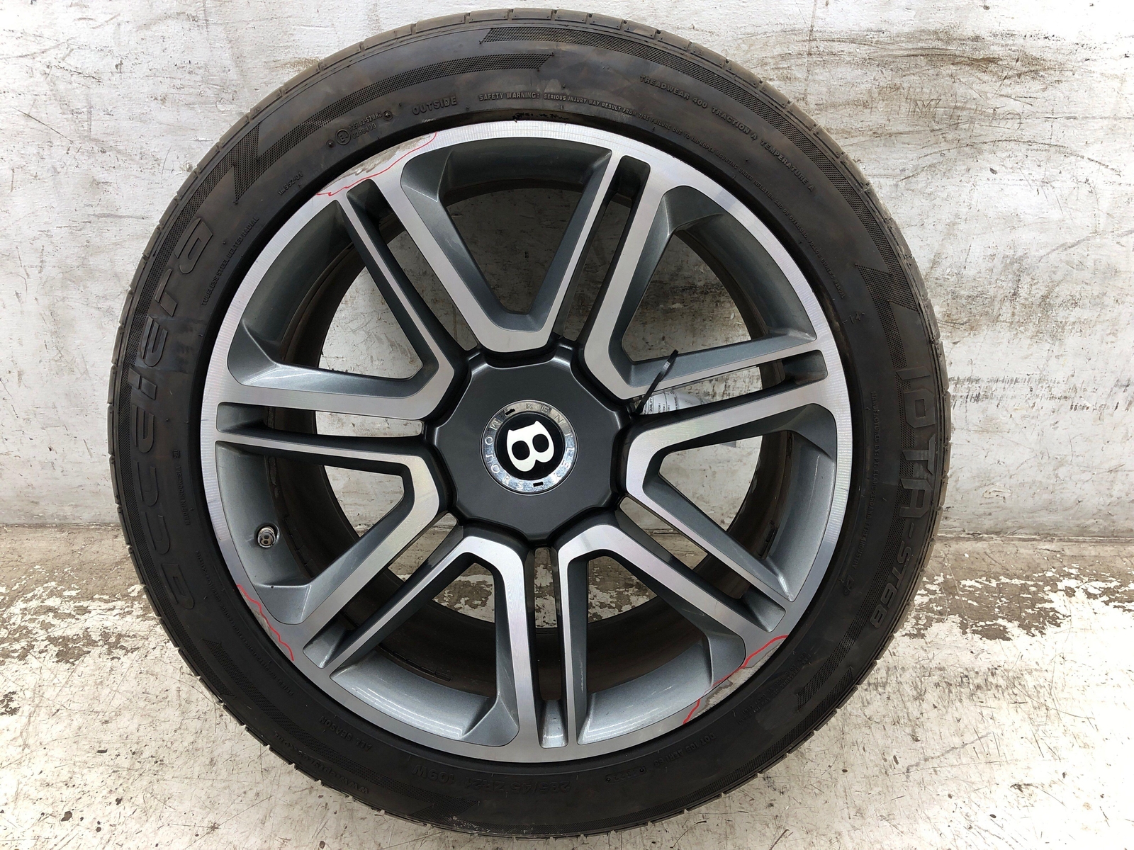 2016-2020 BENTLEY BENTAYGA 21x10" WHEEL RIM & TIRE SET 36A601025R 285/45ZR21 OEM