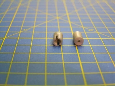 NC15 - 2 noix de cardan pour moteur axe 1,5 mm - loco HO JOUEF ou autres marques