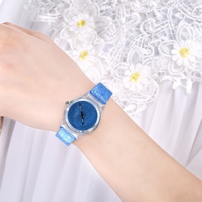 Female Quartz Wrist Watch Round Plastic Strap Glitter Powder Armbanduhr (Bla KUI