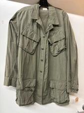 VINTAGE VIETNAM ORIGINAL JUNGLE JACKET  SIZE SMALL LONG RIPSTOP BEAUTIFUL GREEN