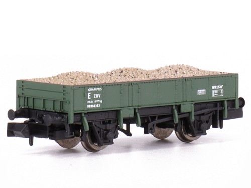 Dapol 2F-060-016 - Offener Güterwagen Grampus Olive Green DB 984363 mit Ladegut | Zustand: Neu