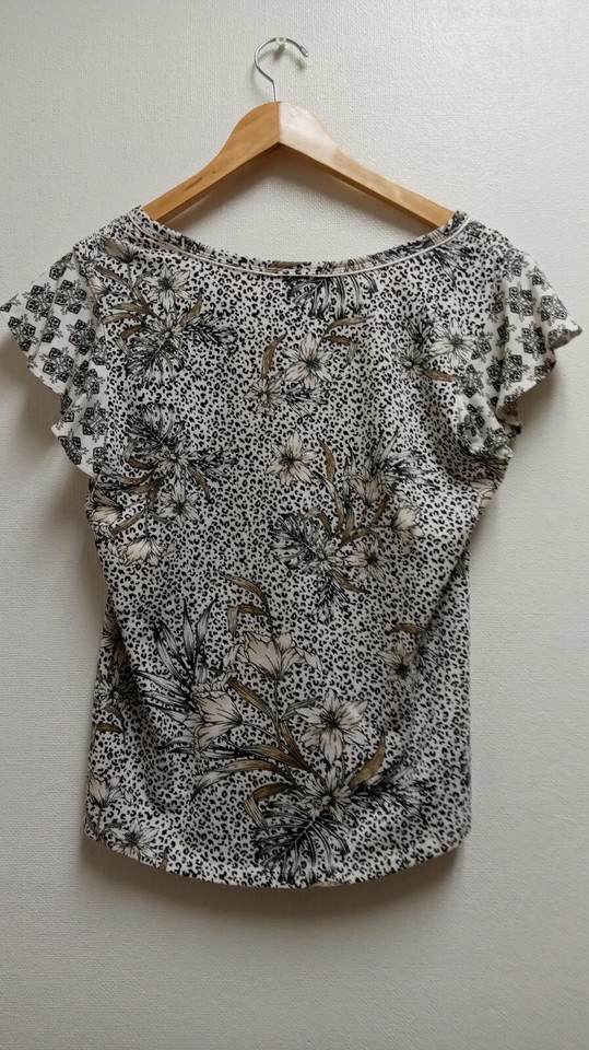 White House Black Market White & Grey Floral & Animal Print Blouse Size