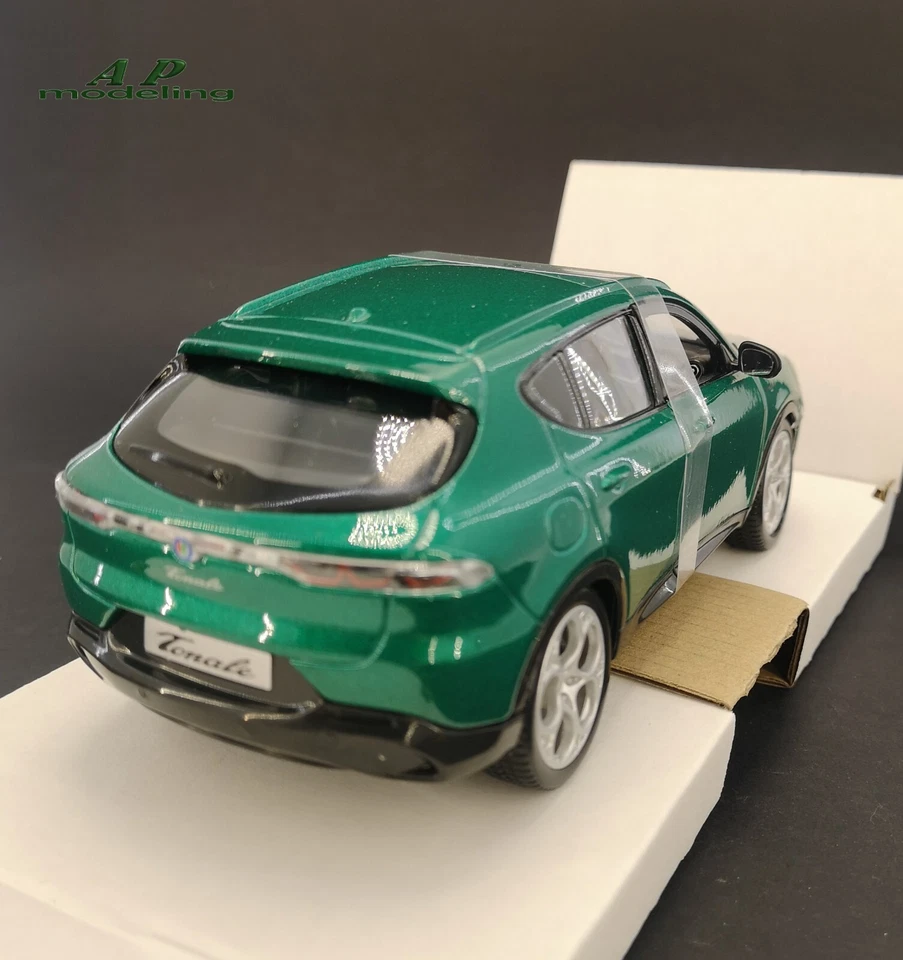 modellino auto 1:24 alfa romeo tonale verde della bburago modellini die cast - Immagine 4 di 4