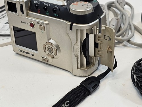 Olympus CAMEDIA C-720 Ultrazoom 3.2MP Digital Camera 8x Optical Zoom Tested - Picture 9 of 14