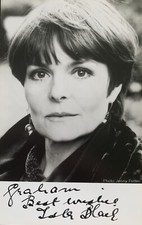 ISLA BLAIR FILM ACTRESS (HAMMER HORROR) VINTAGE **HAND SIGNED** PHOTO 9cm x 14cm