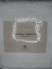 NEW Laura Ashely Felicity Felicity White Full/Queen Quilt Set
