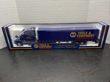 NIB Crown Premiums NAPA Freightliner Semi Truck Diecast Bank 1/43 Scale