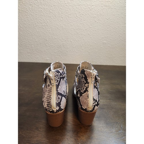Fergalicious By Fergie Kelsey Women's Beige Snake Cutout Ankle Boots Size 10M - Picture 2 of 7