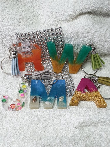 Resin Buchstaben, "2 Farben", Schlüsselanhänger - Afbeelding 6 van 9