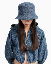 Armani Exchange Bucket hat in denim con logo allover