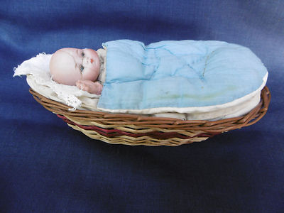 Bébé poupée ancienne, 27 cm de haut, biscuit et tissu, Armand Marseille, yeux lâches - France