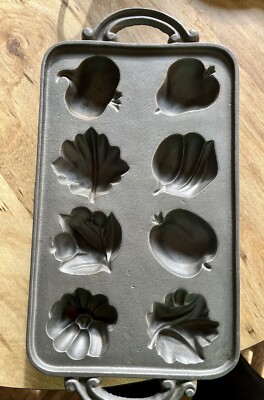 Vintage John Wright Cast Iron Corn Bread Harvest Muffin Baking Mold Pan 73-004