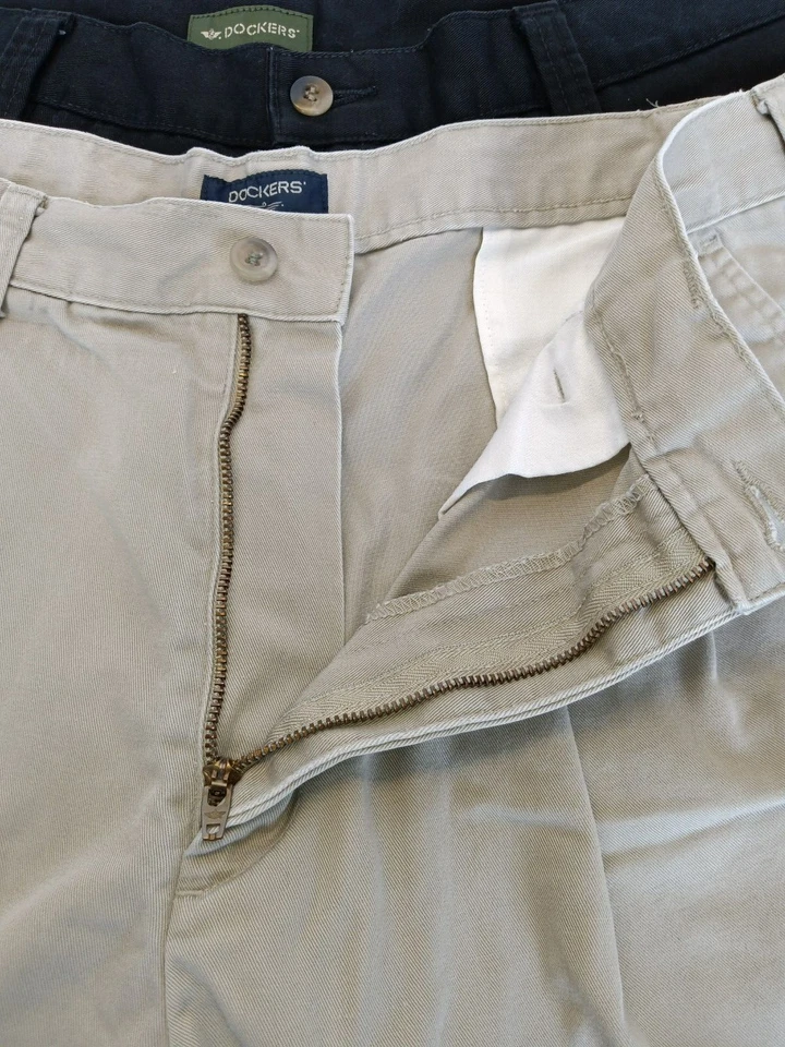 Лот из 3 Dockers мужские шорты слоновой кости (размер 32), черный (размер 33), желтовато-коричневый (размер 34) - Изображение 4 из 4
