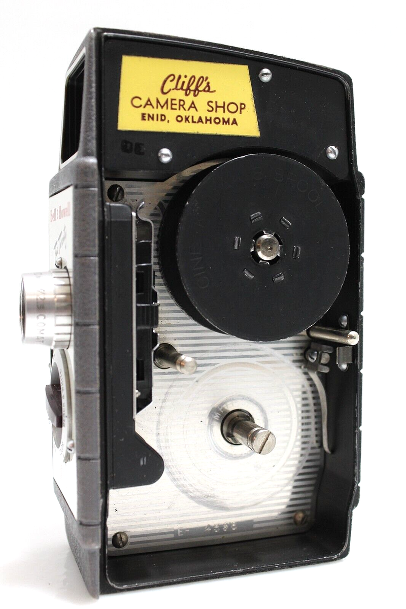Video camera Bell & Howell Two Twenty S 8 mm, with a - Catawiki