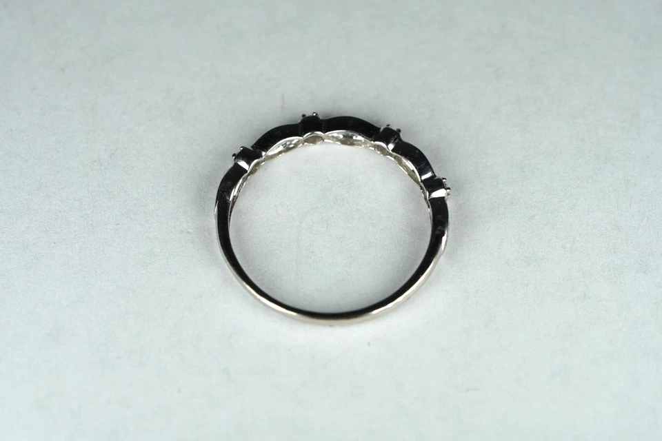 10k White Gold .08ctw Natural Diamond Wedding Band Ring Size 7.5 - Image 4 of 4