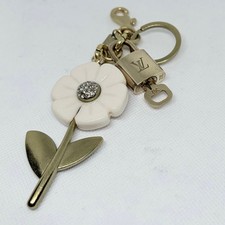 Louis Vuitton Lock  Key 302 w/ a Cream Daisy Flower Crystal Keychain Bag Charm