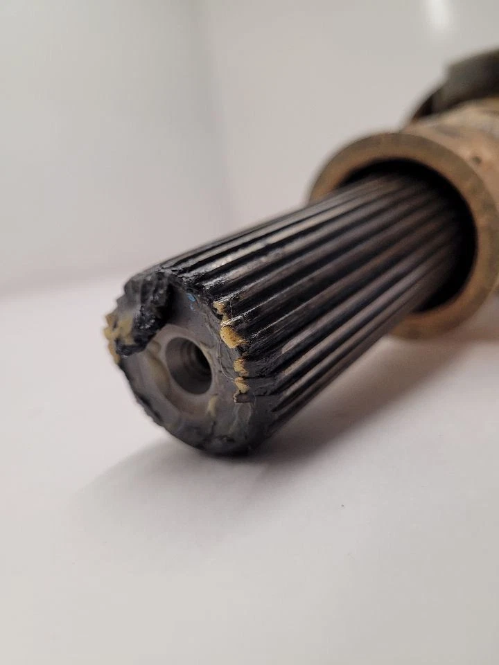 2015 - 2020 CADILLAC ESCALADE  Front Drive Shaft  Foto 3 de 4