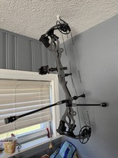 Bowtech Carbon One x Bow 70#RH NEW