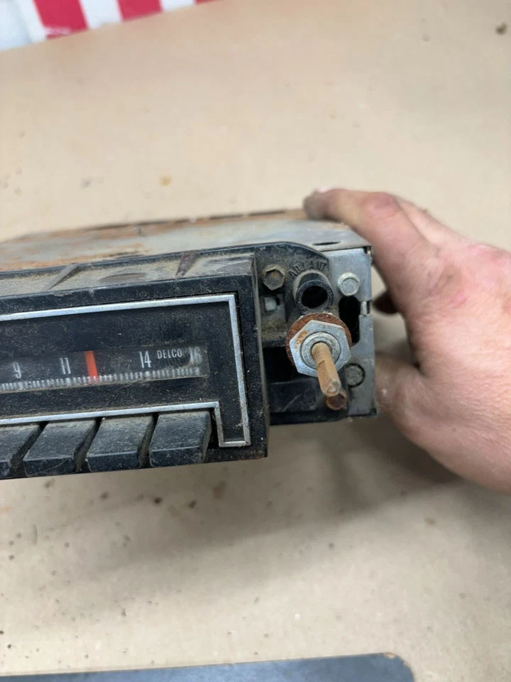 75 76 77 78 C10 K10 Impala Corvette Nova 1977 radio AM Delco Oe CORE 7433641 OEM Foto 4 de 4