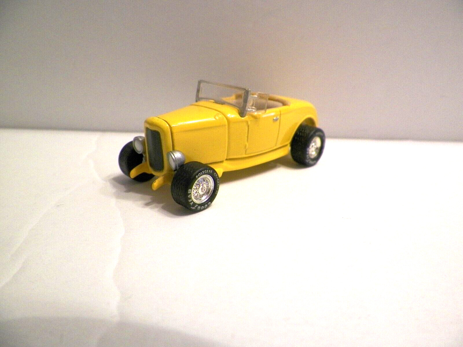 Johnny Lightning- 1932 Ford V8 Hi Boy