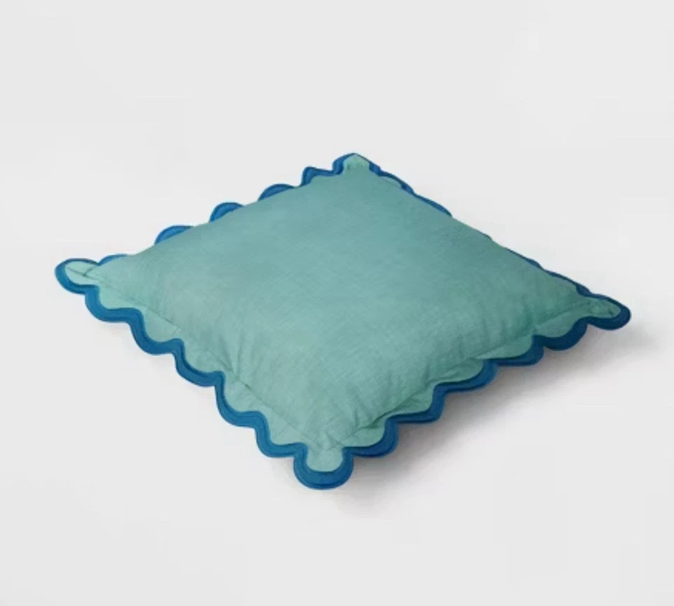 Almohada cuadrada festoneada verde para exteriores de 20”x20” – Cojín de patio umbral Foto 4 de 4