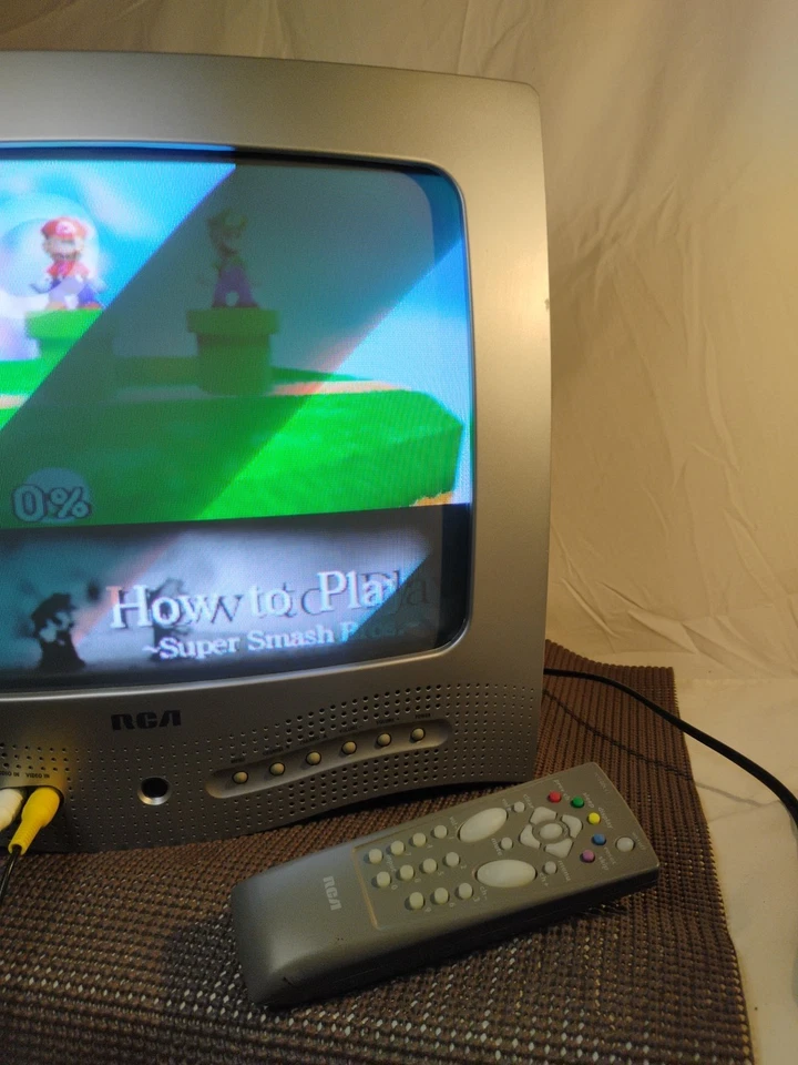 🔥RCA 13" CRT Kitchen TV Television Retro Gaming With Original Remote Works!!  - Image 3 of 4