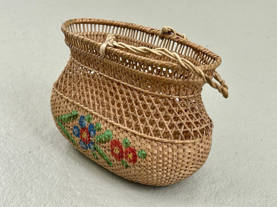 Antique Child’s Straw Purse Hand‑Painted Floral Pear‑Shape 5″×2½″ 1800s VTG - Image 2 of 4