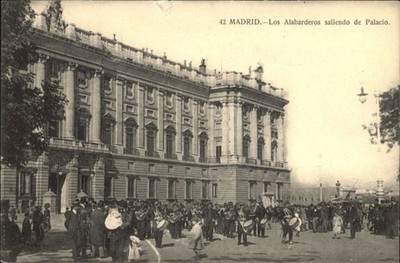 Daganzo de Arriba Madrid Los Alabarderos Saliendo Palacio