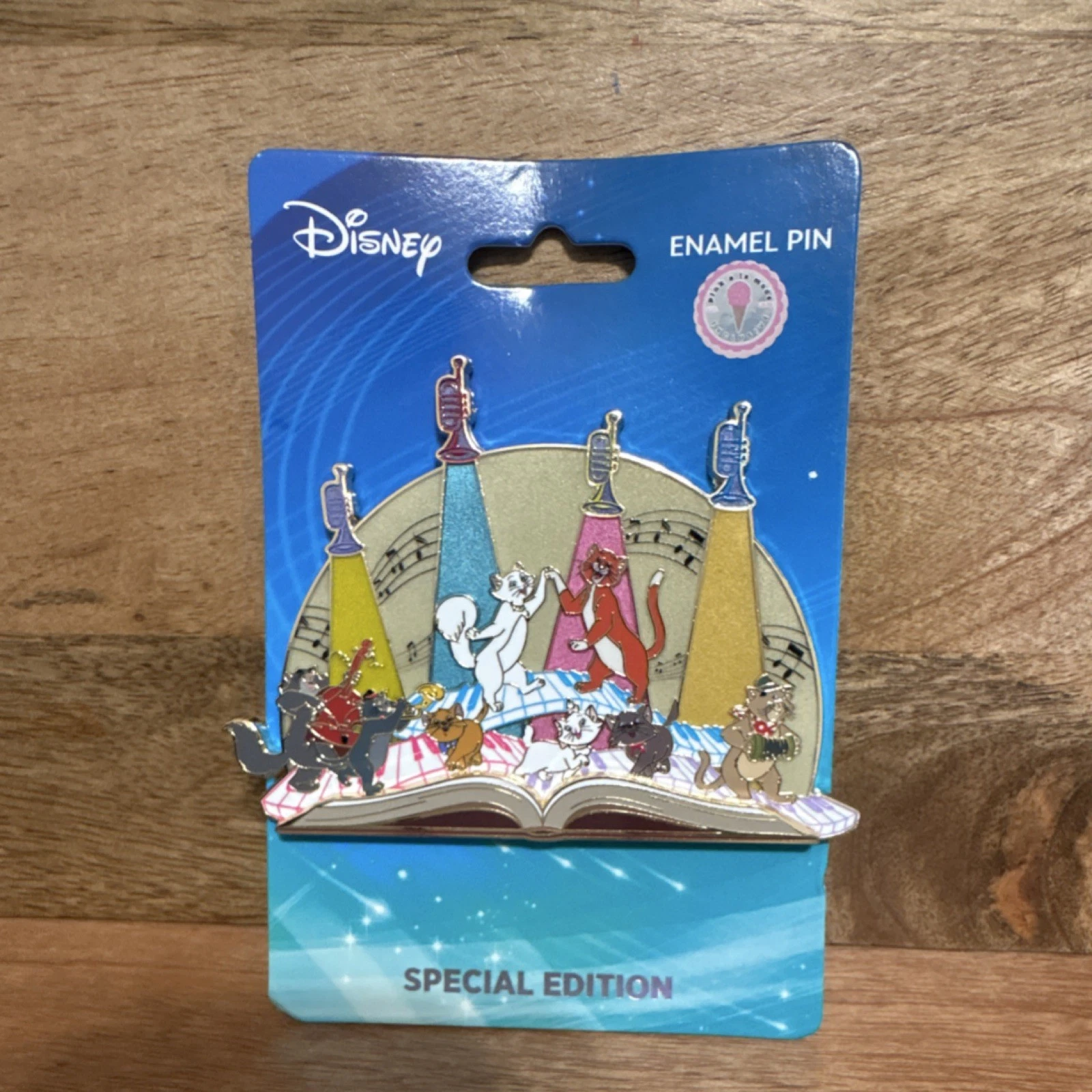 PALM Pink A La Mode Disney Aristocats Storybook Pin SE 300