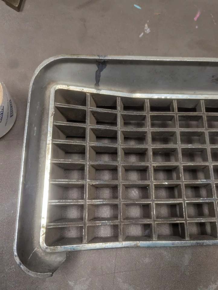 Biseles de parrilla y faros delanteros originales 1969 Buick Electra 225 RH Foto 2 de 4