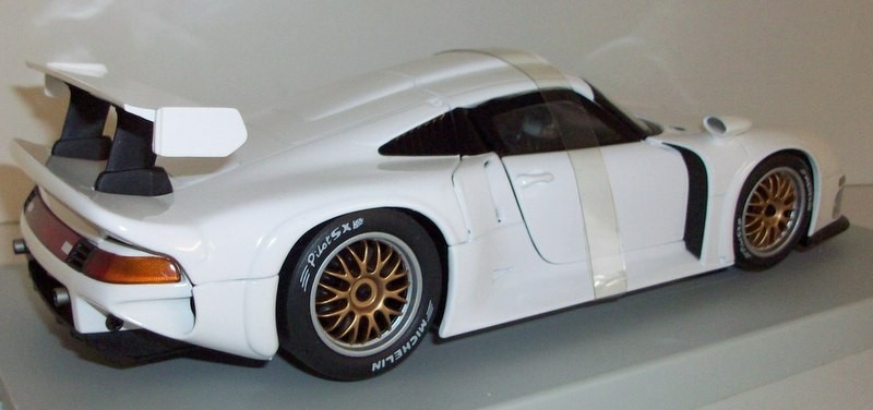 UTモデル 1/18 ミニカー911 (993) GT1 STREET Porsche 911 GT1 Street Car 1/18 - White UT Models