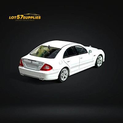 Mercedes-Benz AMG E63 セダン ミニカー1/18 GT Spirit Mercedes Benz AMG E63 S (W213) Sedan White