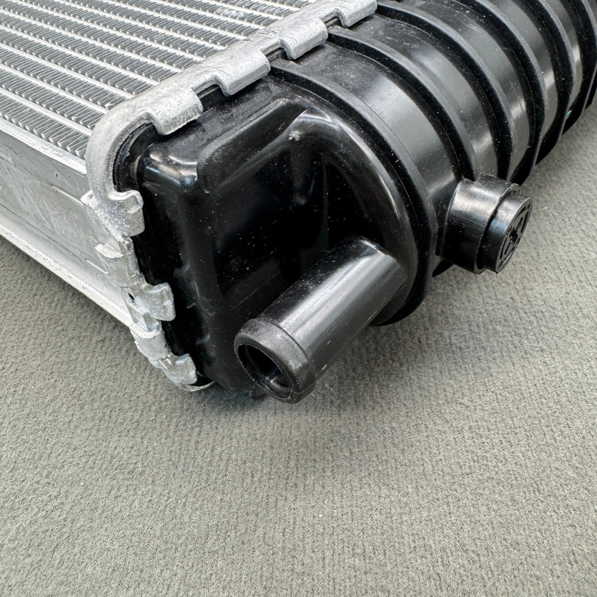 Left Or Right Radiator Charge Cooler for 2016-2018 Mclaren 570s Coupe 13L0183CP