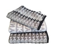 DKNY Luxury 3 lots of  bundle offer of  1 Hand & 2 Bath Towels 