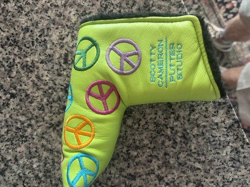 Scotty Cameron Putter Studio Green/Multicolor Peace Signs Putter Headcover