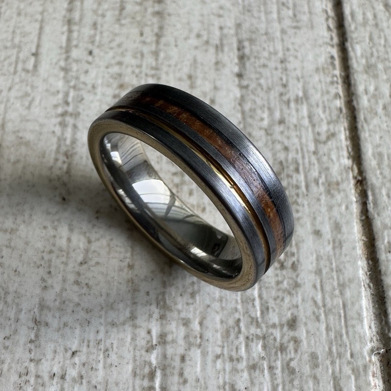 Tungsten Ring Black Wood Grain Design Wedding Band ID Size 8 (10g) Men’s