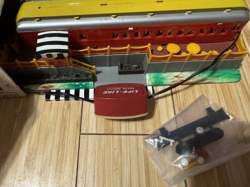 Vtg. Life-Like Train models "Myrtle's Whistle- Stop Diner" with Real Sound! - Picture 2 of 4