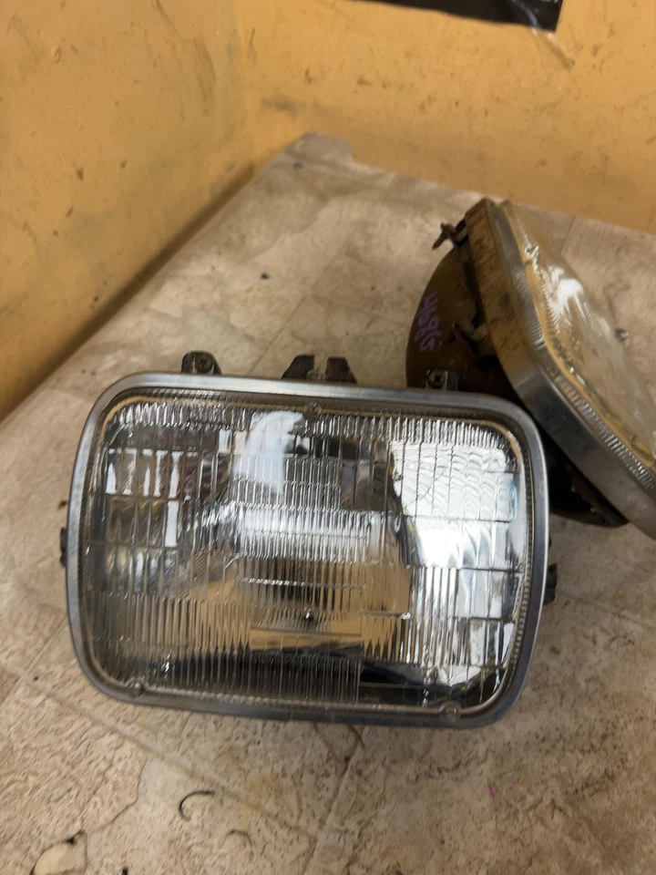1979-1991 GMC PICKUP R&L PAIR HEADLAMPS CHROME BEZEL OEM - Image 2 of 4