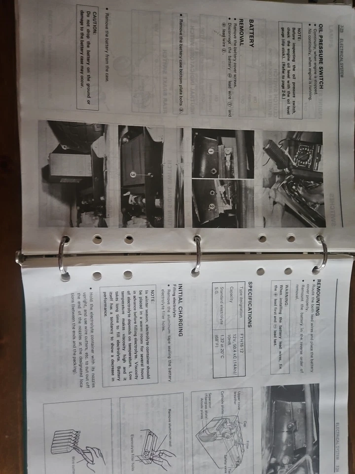 Suzuki 1991 VS1400 Service Manual Binder P/N 99500-39075-03E - Image 2 of 3