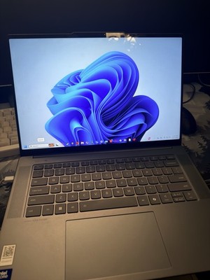 Lenovo Yoga Slim 7 15ILL9 Aura Edition Laptop Intel Core Ultra 7 15'' SSD Win11