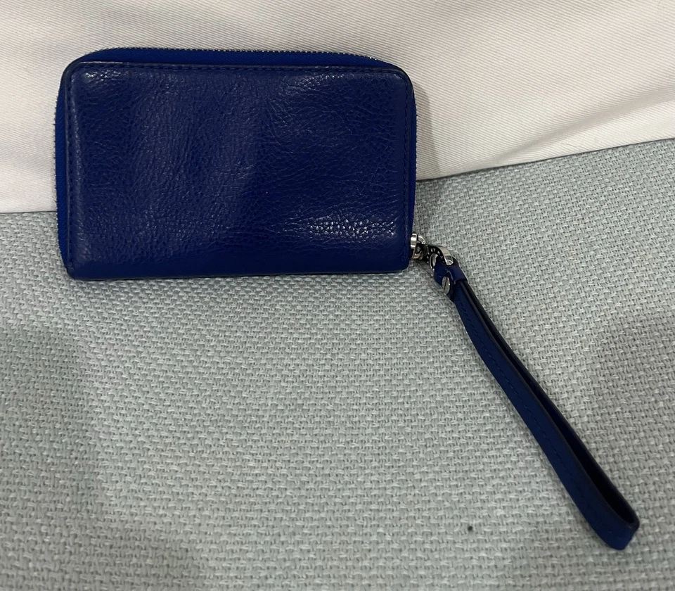Estuche para tarjetas monedero Marc Jacobs azul marino, usado Foto 4 de 4