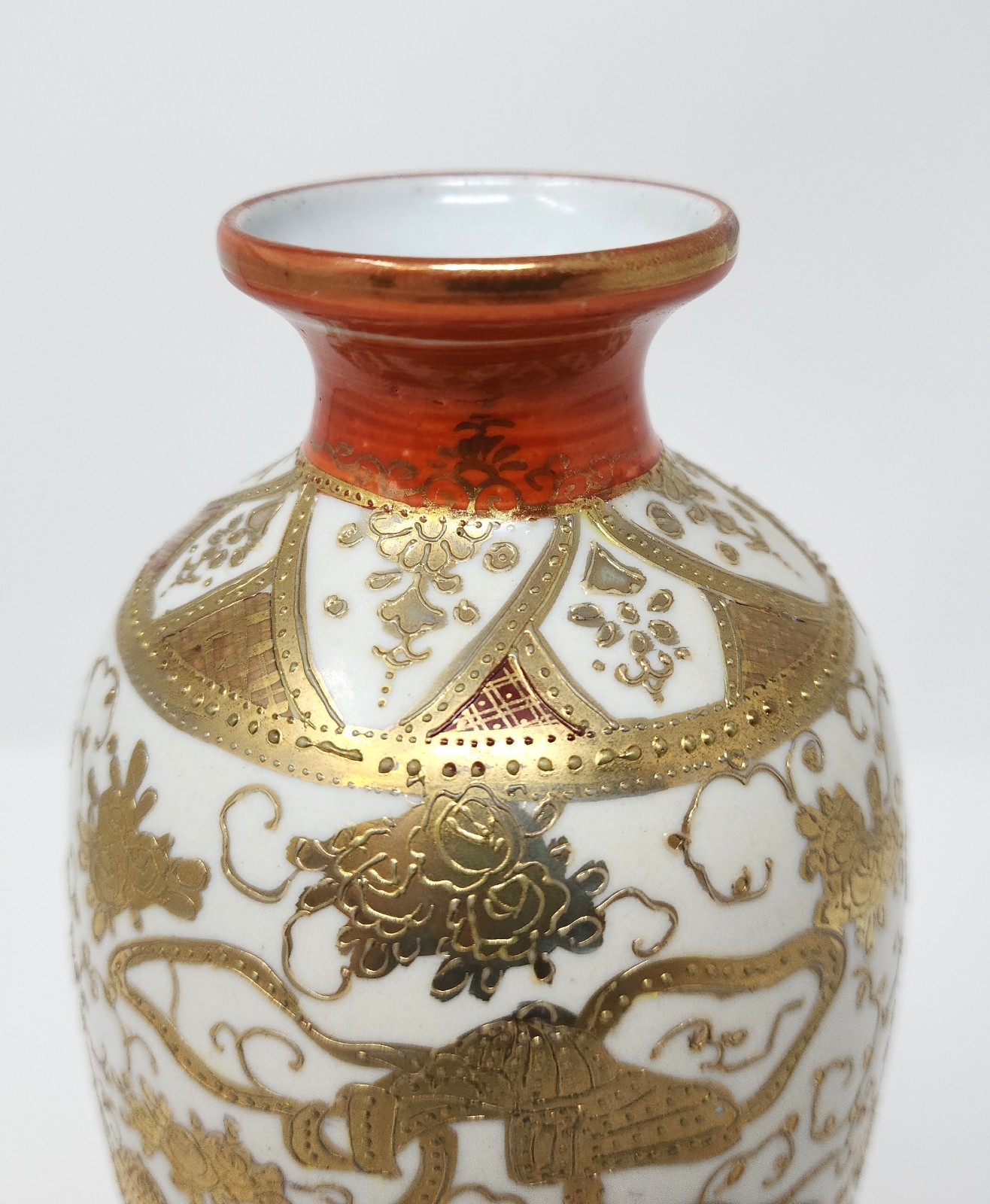 Antique Japanese Kutani Porcelain Kabuto Samurai Helmet Ribbon Vase Gold Moriage