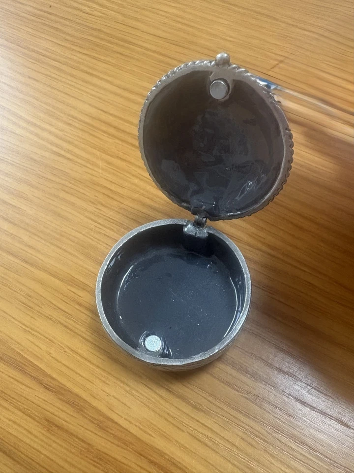 Small pewter pill trinket box - Image 2 of 4