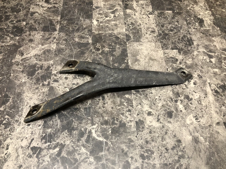 Soporte de montaje de parachoques trasero izquierdo Ram 2009-2017 1500 2500 3500 OEM 2009-2017 Foto 2 de 4